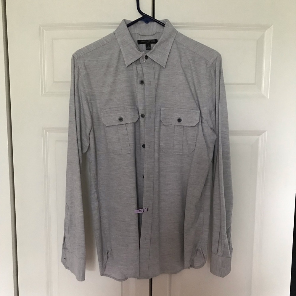 Banana Republic long sleeved heather grey shirt